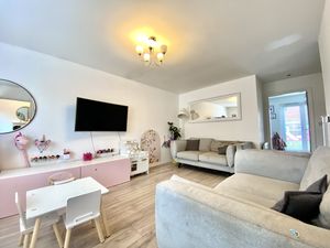 Lounge- click for photo gallery